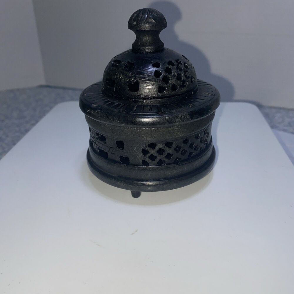 VTG  Black Soapstone Hand Carved Footed  Trinket Box Round India Mystic Passage